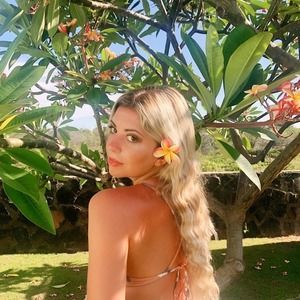 Meet your Posher, Sabrina